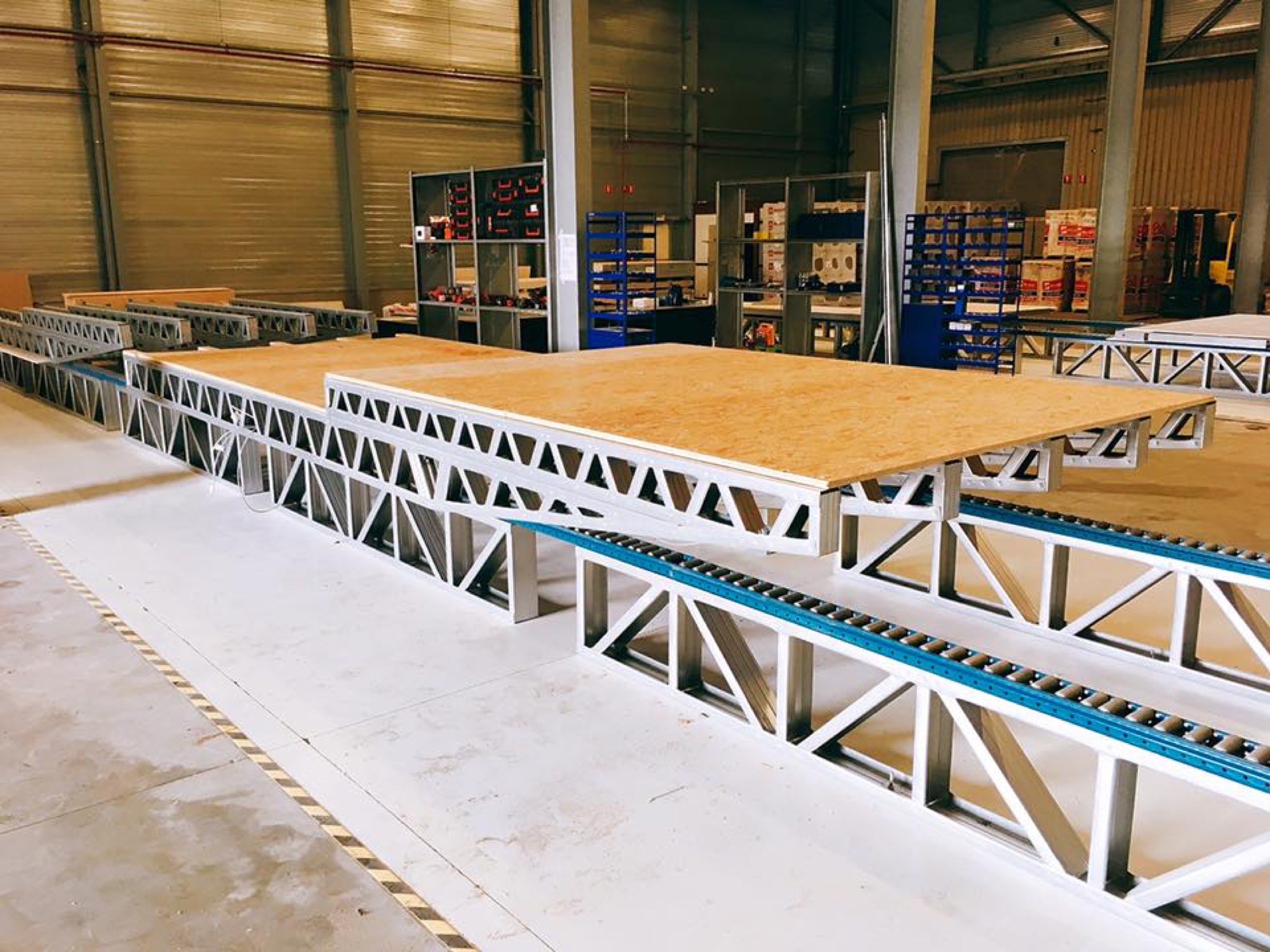 Pavilhão de produção de painéis e treliças LEANOV